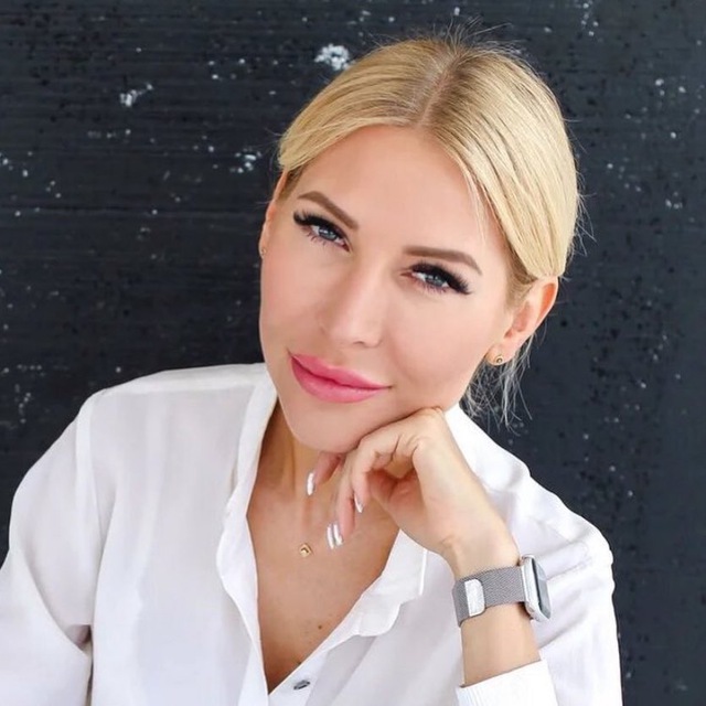 Алёна Попова