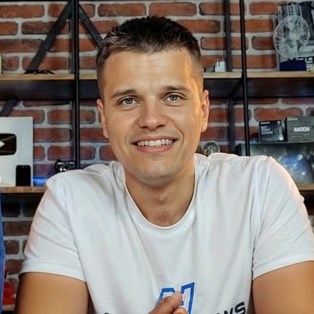 Дмитро Голуб